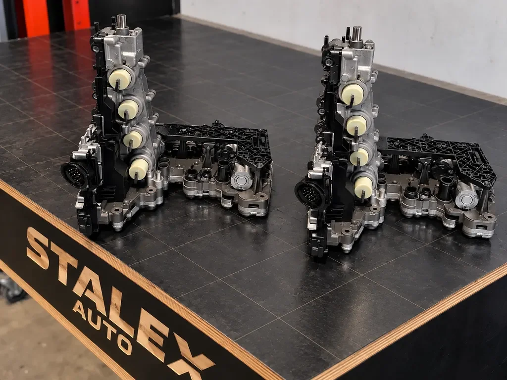 Original and replacement Audi Q5 DQ501 / 0B5 mechatronic valve bodies on the bench for TCM cloning at StalexAuto